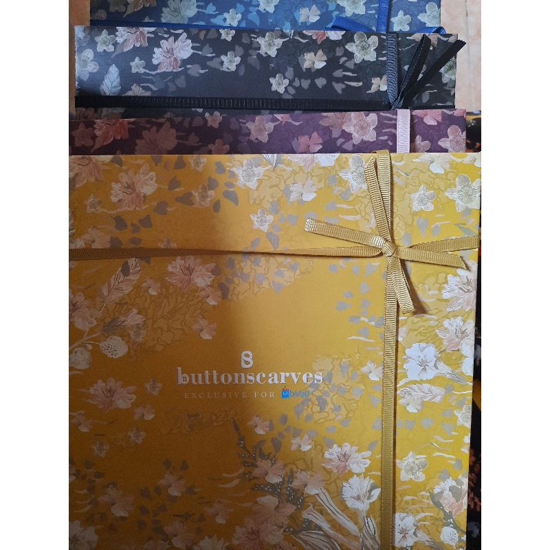 SALEEEE buttonscarves Daisy (new) black blue burgundy