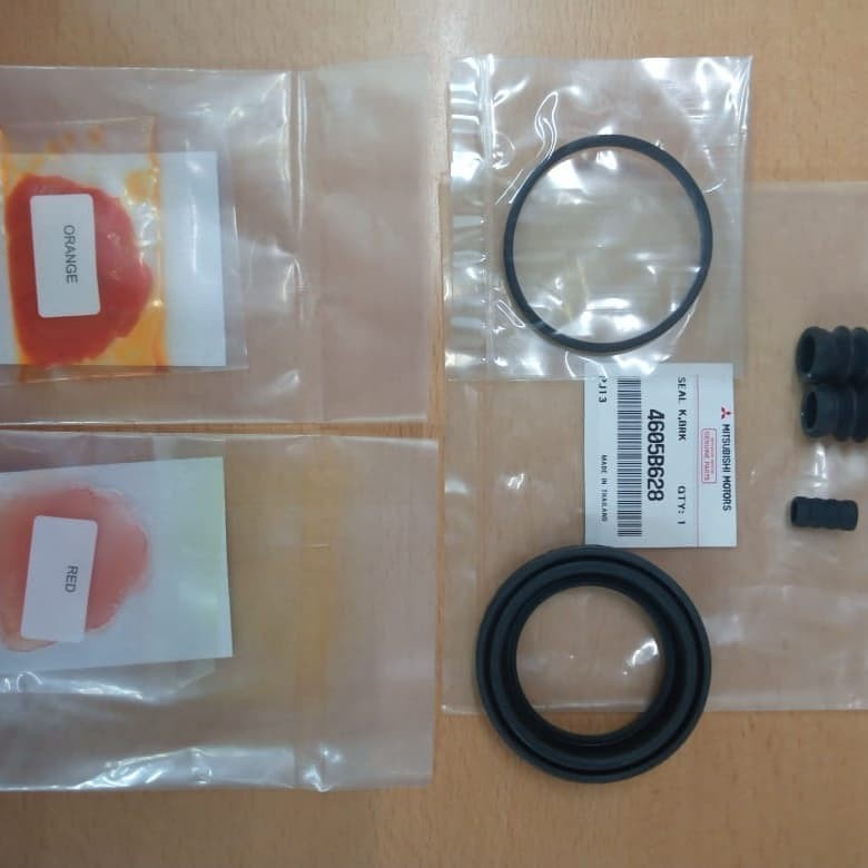 seal kit caliper kaliper rem depan pajero sport strada triton (asli)