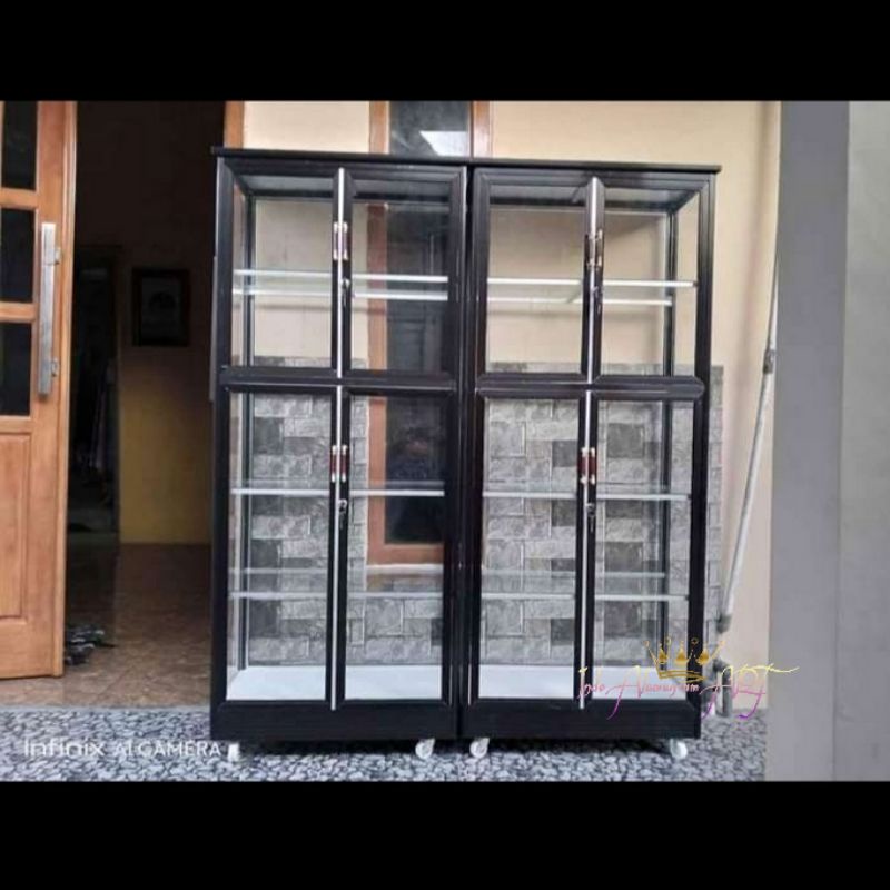 Lemari Pajangan Hias Full Kaca Bahan Alumunium