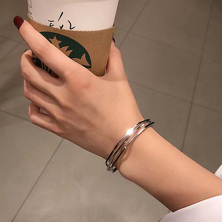 Fashion and Popular Simple Bracelets Three-line Three-dimensional Five-layer Water Chestnut Irregular Bracelet Trend Wild Geometric Accessories Jewelry