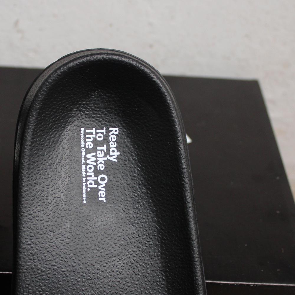 Sendal Selop Pria Distro Terbaru Boyscode Kanji Indonesia / Sendal Slide Pria / Sendal Slip On Pria