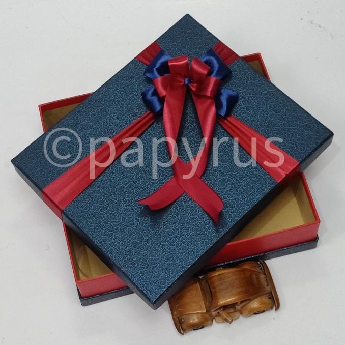 

Premium Product!!! Papyrus Sandwich 25X30 Tinggi 8Cm Kotak Kado Gift Box - Paling Dicari