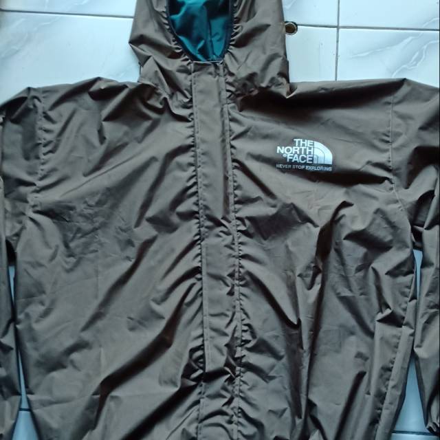 The North Face ( jas hujan )