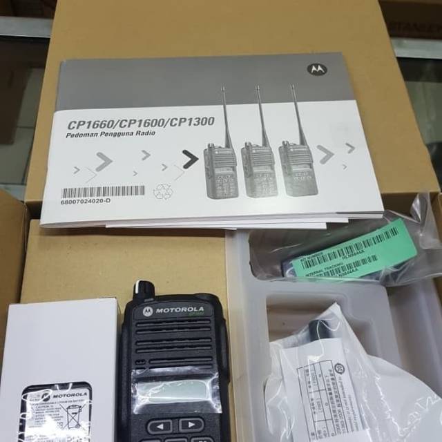 HT motorola CP1660 UHF 403-447.original.litrium battrey.