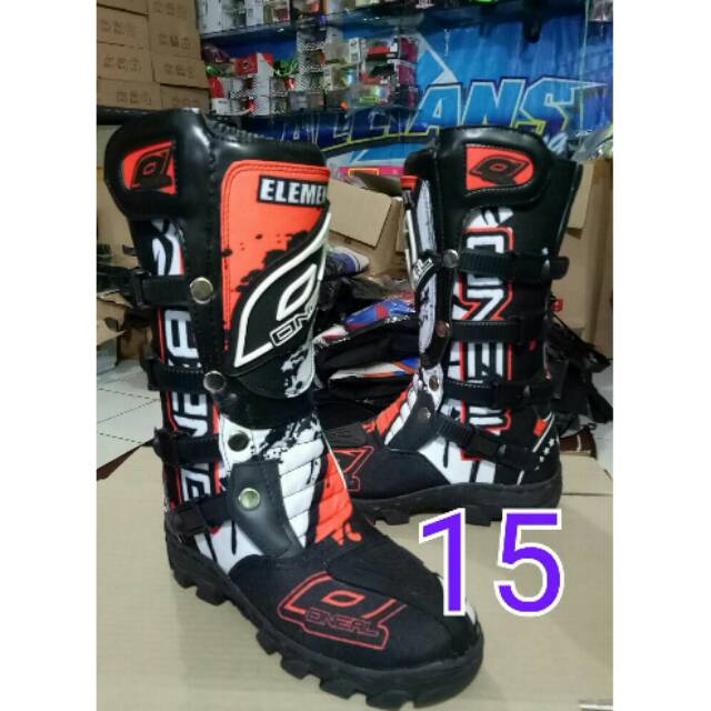 Sepatu cross trail #15 print motif