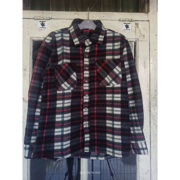 kemeja flanel wind face outdoor