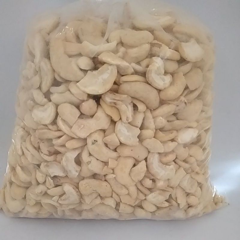 

kacang mede belah 1 kg