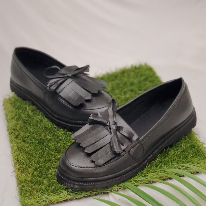 Sepatu Loafers Docmart Wanita / Sepatu Yoland Black Dof Premium 0219