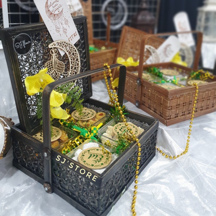 

Paket box hampers lebaran kue kering toples murah 75
