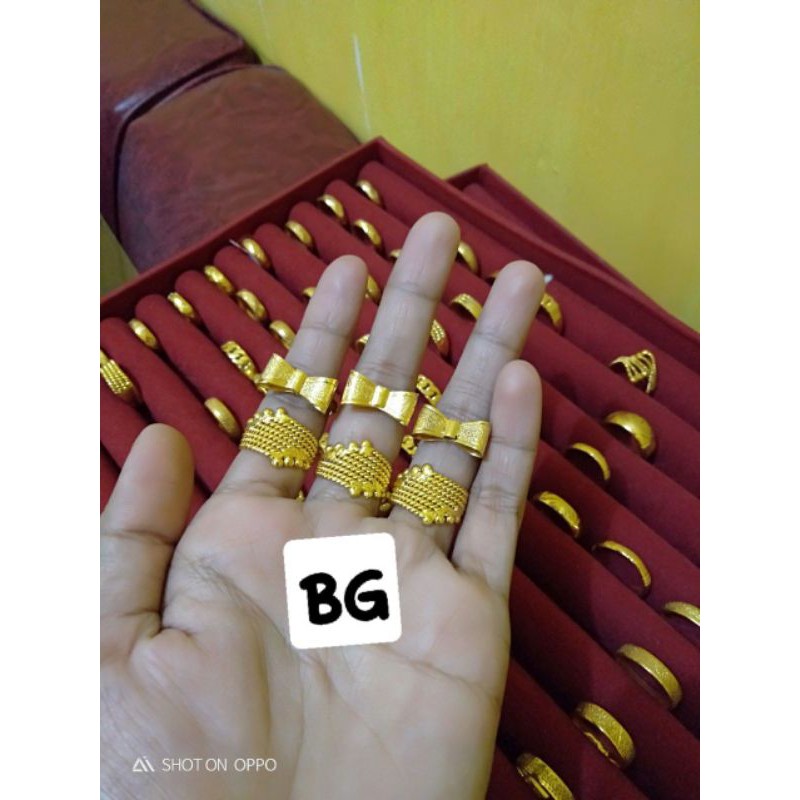 

CINCIN PITA DAN KIPAS LAPIS EMAS 24K PILIH SALAH SATU TULIS DI CATATAN BESERTA UKURAN
