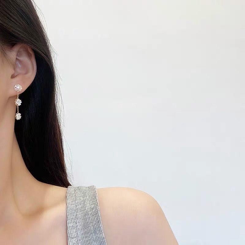 ANTING WANITA BENTUK BUNGA CANTIK BAGUS ELEGANT MIRIP ARTIS KOREA / ANTING ALA KOREA KELOPAK BUNGA IMPORT PREMIUM / ANTING IMPORT MOTIF KUPU-KUPU MANIS WARNA / FASHION STYLE KOREA / ANTING STUD KRISTAL MUTIARA