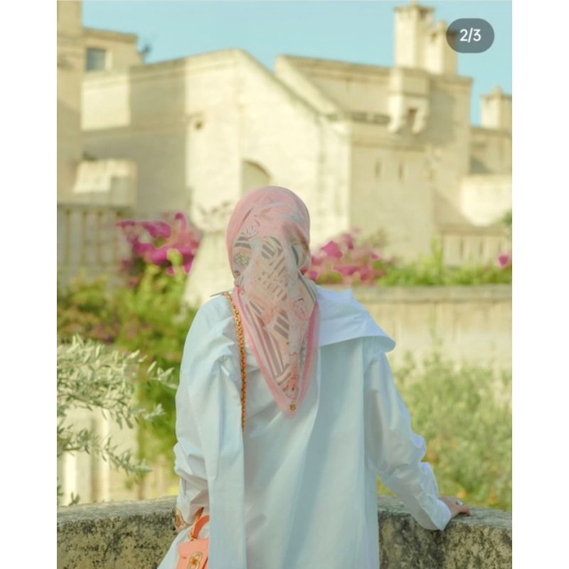 Buttonscarves chain 2 La Bella punch