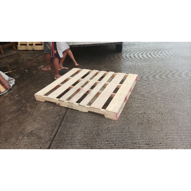 Palet kayu 120x100cm (bekas import)