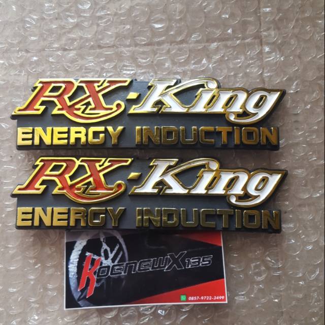 EMBLEM COVER DOP AKI ACCU RX KING MERAH