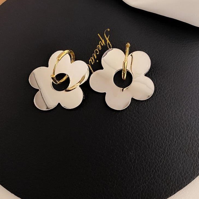 Anting Tusuk Motif Bunga Simple Warna Glossy Untuk Wanita