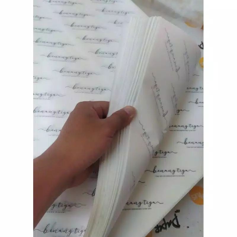 

wrapping paper SUDAH DENGAN CETAK LOGO SATU WARNAukuran 50x29