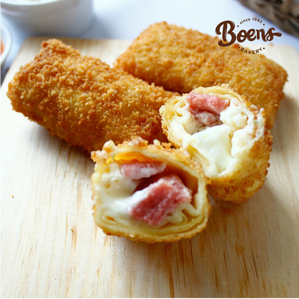 

BOENS BAKERY - Risoles Smoked Beef / Cheese Mayo (per 2 buah)