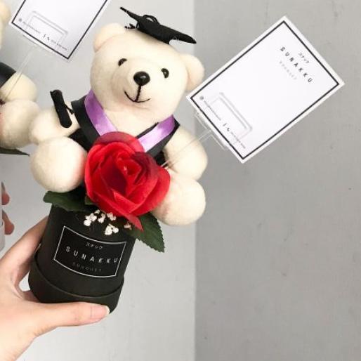 ➶ Hadiah boneka wisuda | artificial flower | balon box | hadiah | snack bouquet | sunakku bouquet ◌