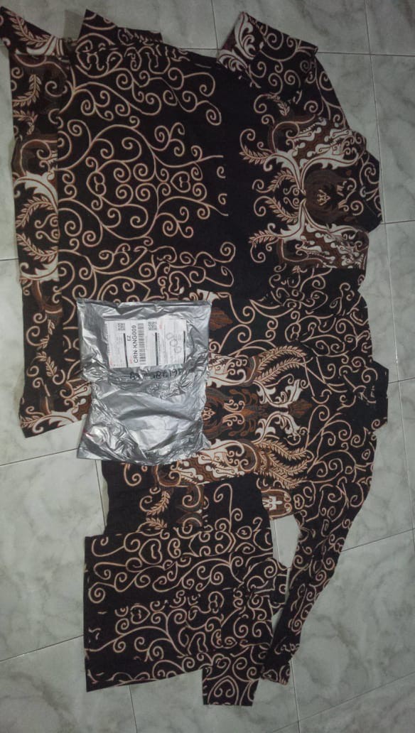 Batik Couple Keluarga Sania Ruffle Ori Ndoro Jowi Dnt Motif Mahkota Putih