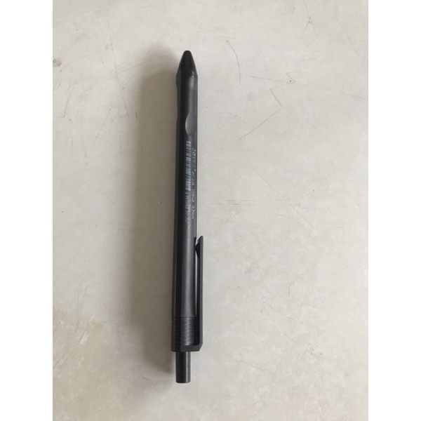 

pulpen hitam JOYKO