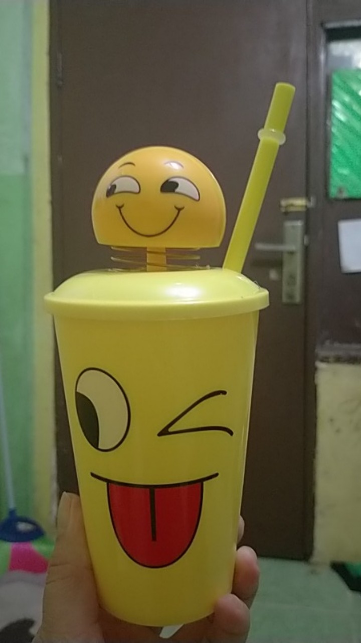 Cuancuy -  Tempat Minum Emoji Gelas Emoticon Boneka Goyang Tumblr Karakter Smile Toeng Termurah