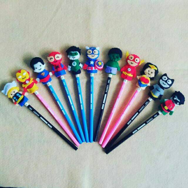 

Pensil Hias Karakter Superhero Flanel Lucu Unik