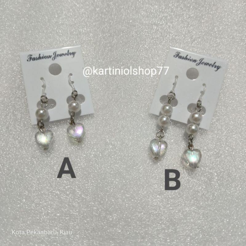 Anting Plastik Import/ Giwang Mutiara Mote Love Putih
