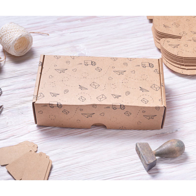 

Kardus Packing Besar Jumbo 27x18x10 cm Dus Packaging Besar Jumbo / Gift Box Packing Besar Polos Kraf