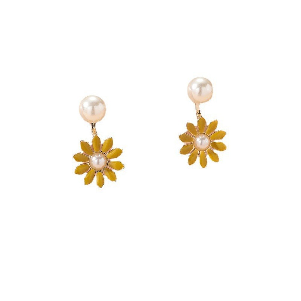 Anting Stud Bentuk Bunga Aksen Mutiara Imitasi Warna Kuning Untuk Wanita