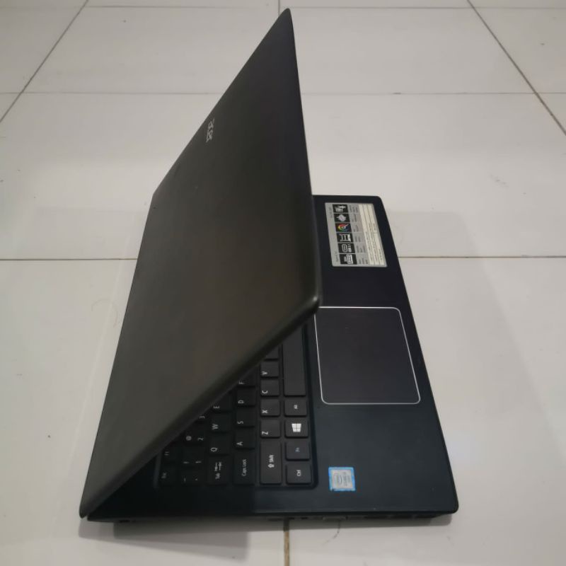 Laptop Acer Aspire E5-575 Cor i3-6006U Layar 15 inc HD Graphic 520 Windows 10