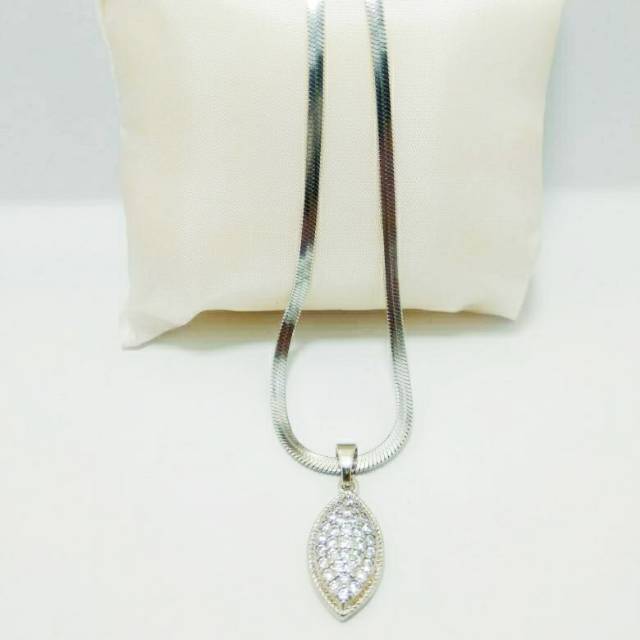 Kalung Wanita. Kalung Titanium Wanita Plus Mata Mata Cantik.Kalung Titanium Silver