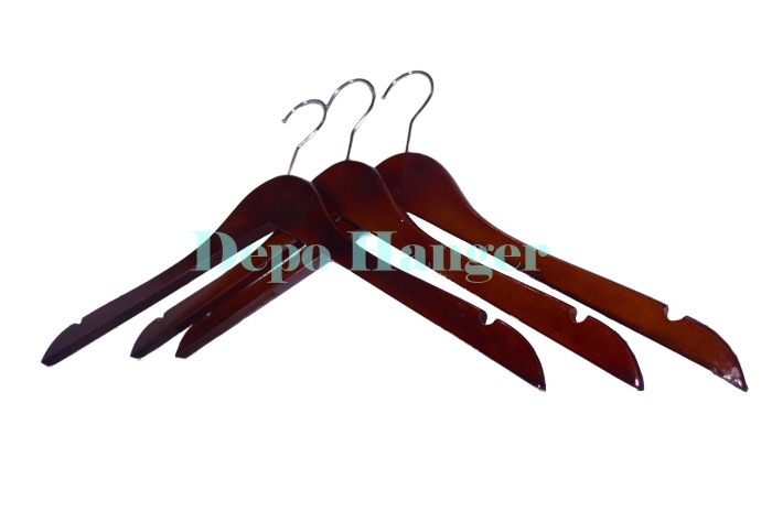 Hanger kayu Dewasa (Wood) Warna Coklat 1 Lusin / Gantungan baju ( isi 12 pcs)
