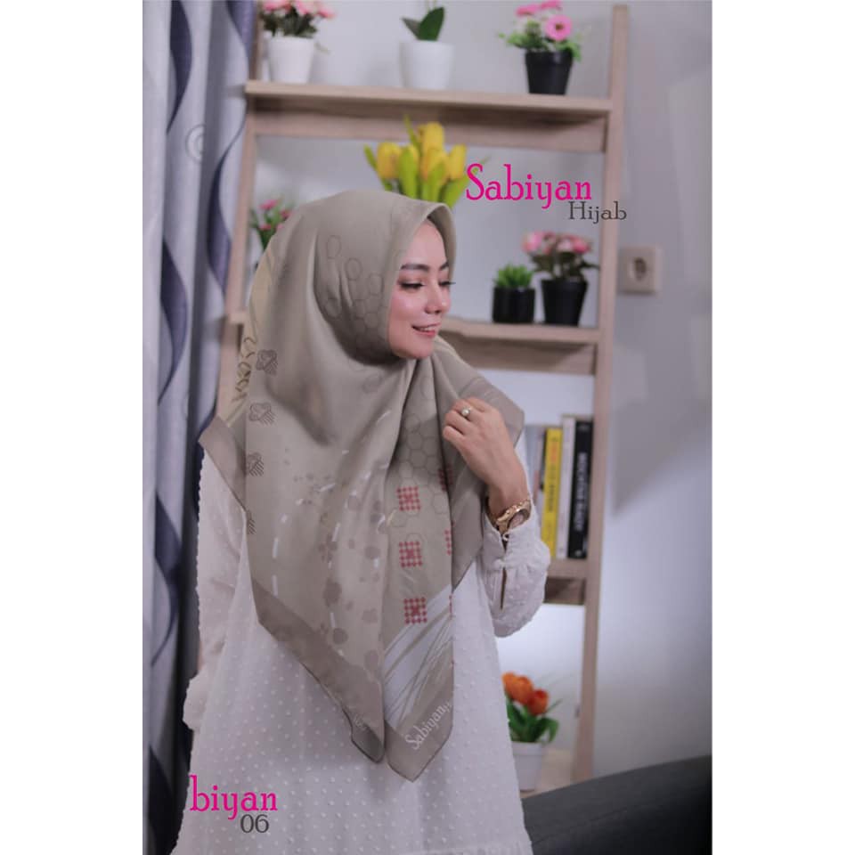 HIJAB SEGIEMPAT MOTIF PRINTING  II SABIYAN HIJAB