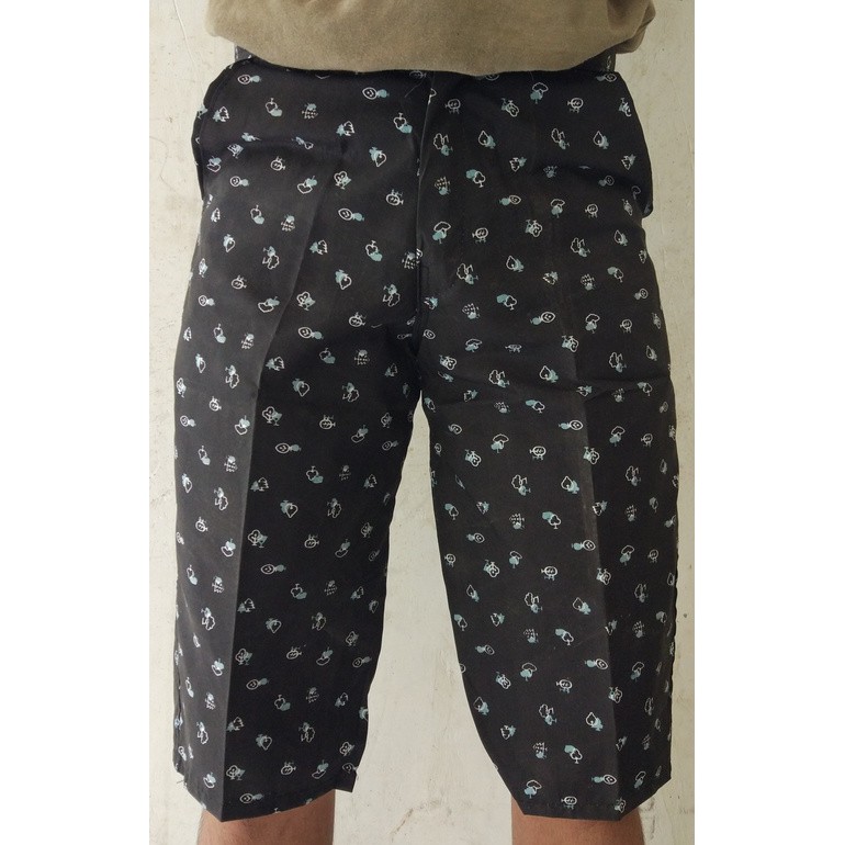 Celana distro surfing dewasa hitam bintik Shopee Indonesia Celana distro surfing dewasa hitam bintik Shopee Indonesia