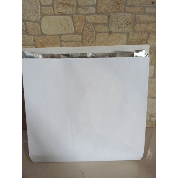 

Paper bag kantong kertas coating aluminium uk (L) 33x30x9 cm ( min.pembelian 50 pcs)