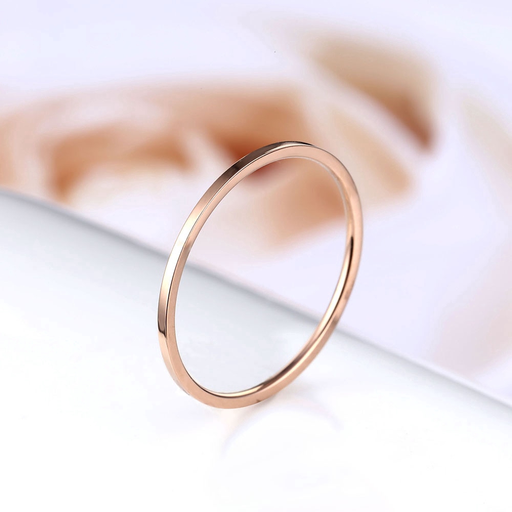 1pcs Cincin Bahan Titanium Steel Warna Rose Gold/Silver Ukuran 1mm Gaya Minimalis Anti Alergi Untuk Wanita