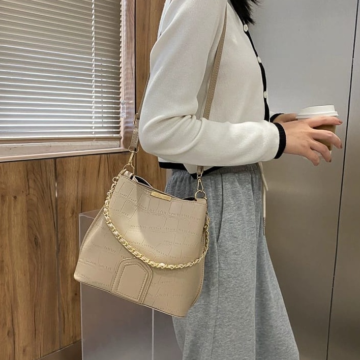 TASBLUE  Gaya Korea Baru One Shoulder Crossbody Tas Wanita / Tas Selempang Wanita / Tas Selempang Impor Berkualitas Tinggi  T33