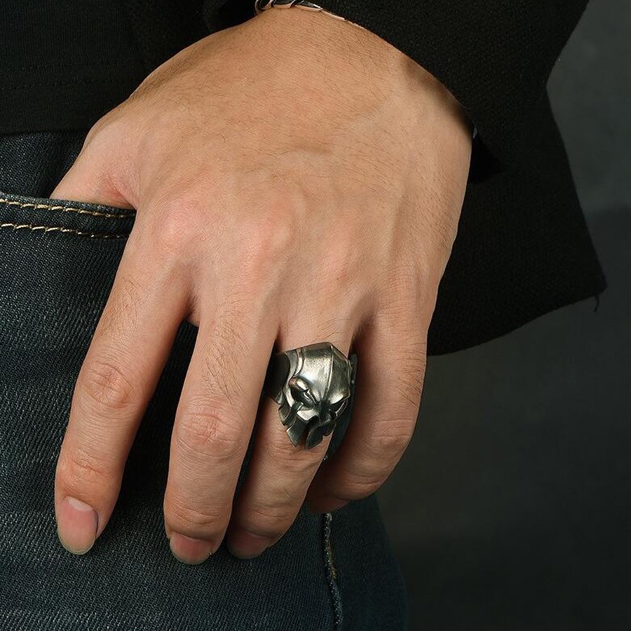 Cincin Titanium Steel Bentuk Tengkorak Gaya Gothic Vintage Punk Untuk Pria