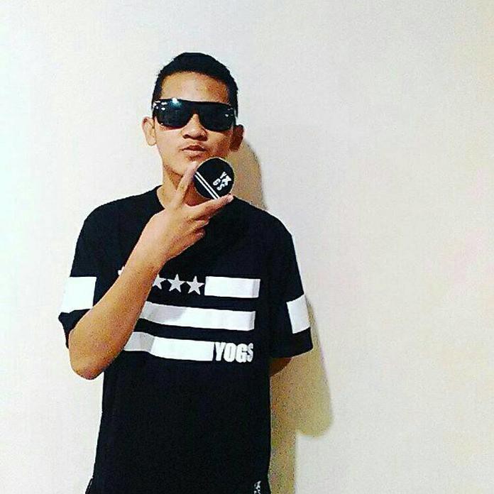 Yogs Premium Tshirt "Black Flag"