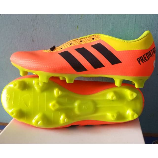 Sepatu Bola Anak Adidas ukuran 33 - 37