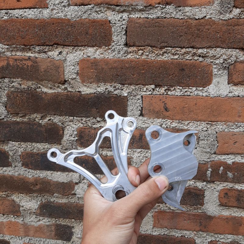 breket kaliper brembo 4 piston dan 2 piston untuk satria fu 150