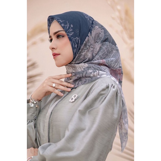 READY Farsha Navy Buttonscarves