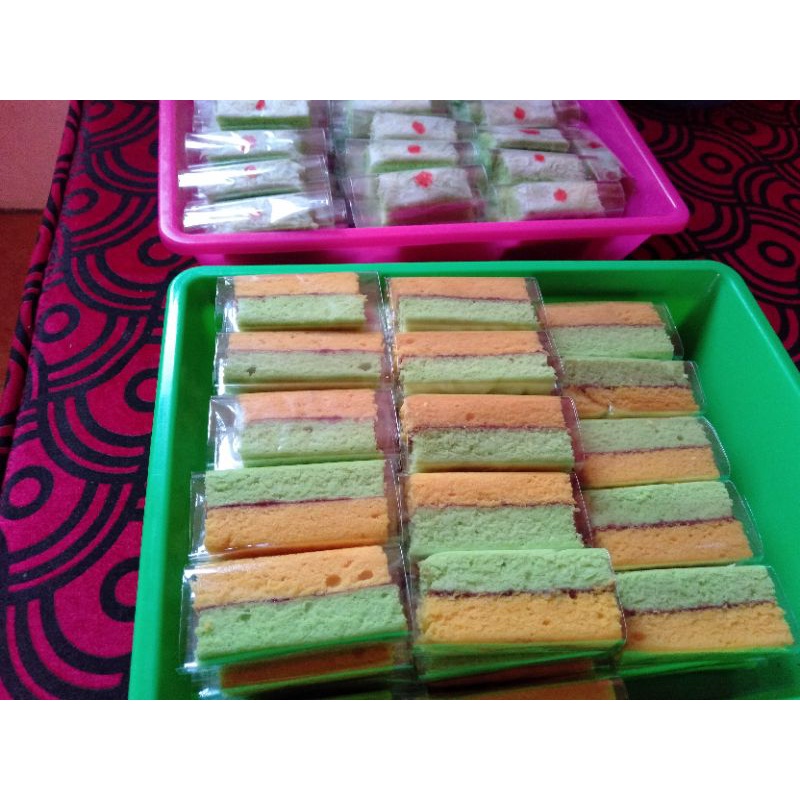 

Kue lapis legit manis