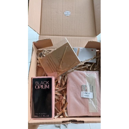 

Paket Hampers Untuk Wanita / Hempers Kado Murah
