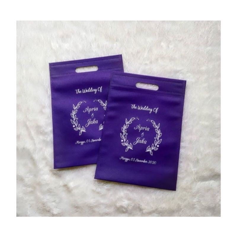 

Tas souvenir pernikahan 30 x 40 / Tas spunbond oval 30 x 40 / goodibag oval spunbond / flat bag
