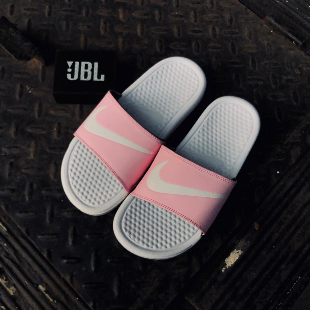 sandal nike pink