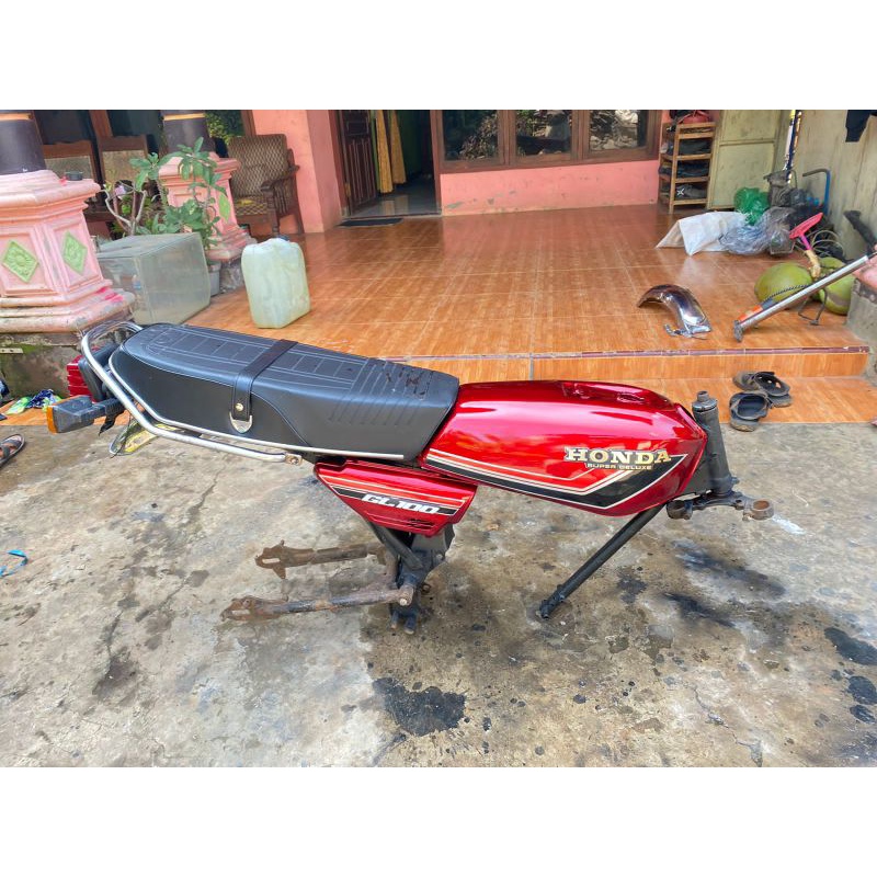 Body gl 100 cat  baru body original body honda gl 100 cat baru tengki ori jok spons atos begel ori s