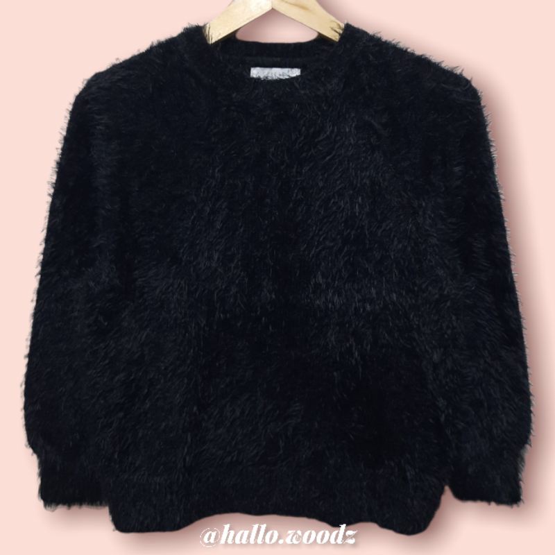 SWEATER FUZZY BLACK by ZARA