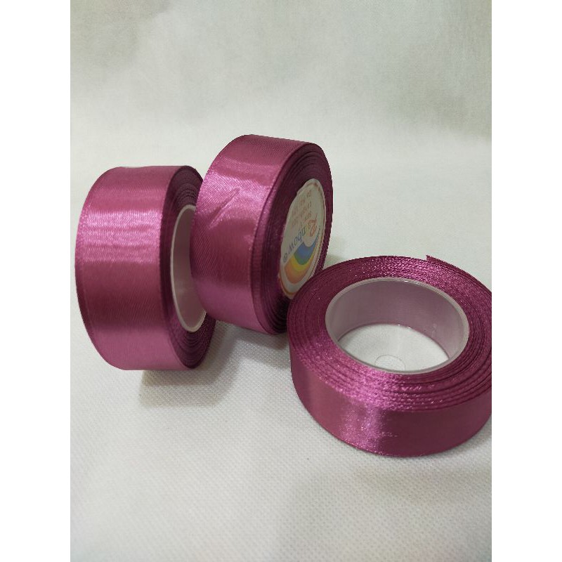 

Pita satin ukuran 1 inch per roll palem