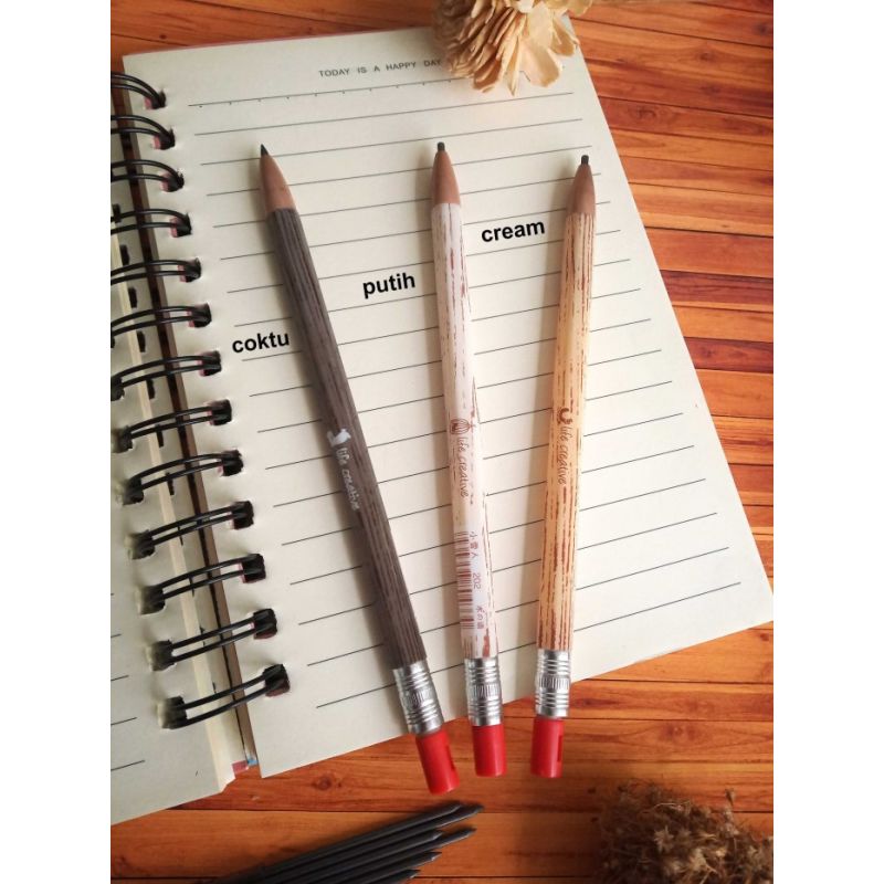 

Pensil Mekanik 2mm + Rautan Diujung Pensil - Motif kayu classic